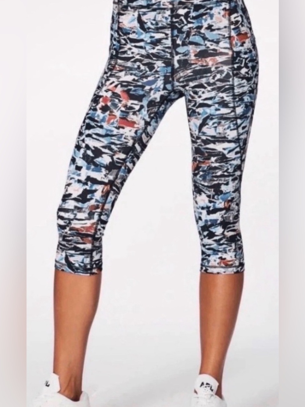 Lululemon Break Free Culture
Clash Crop Leggings 6